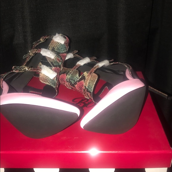 High Heels - Picture 3 of 3